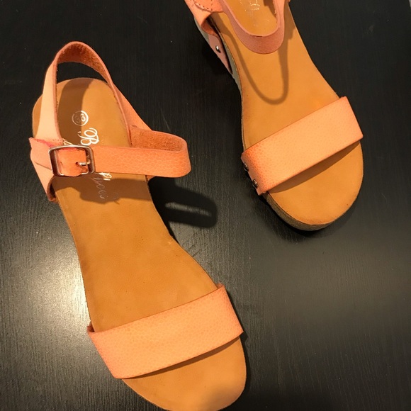 Cute salmon pink sandals 36 EU (5.5 US) - Picture 2 of 2